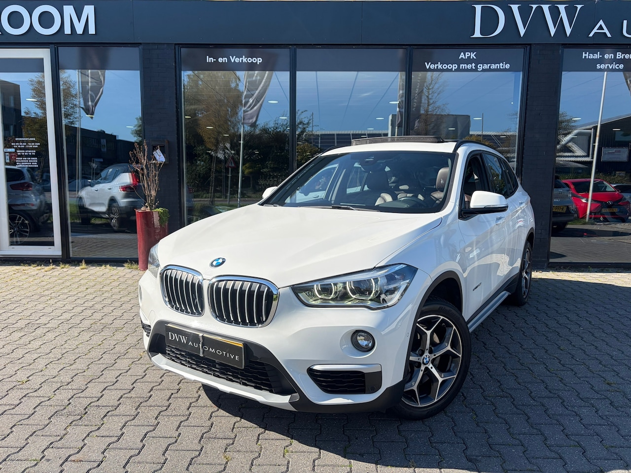 BMW X1 - SDrive20i Centennial High Executive, Panorama dak - AutoWereld.nl