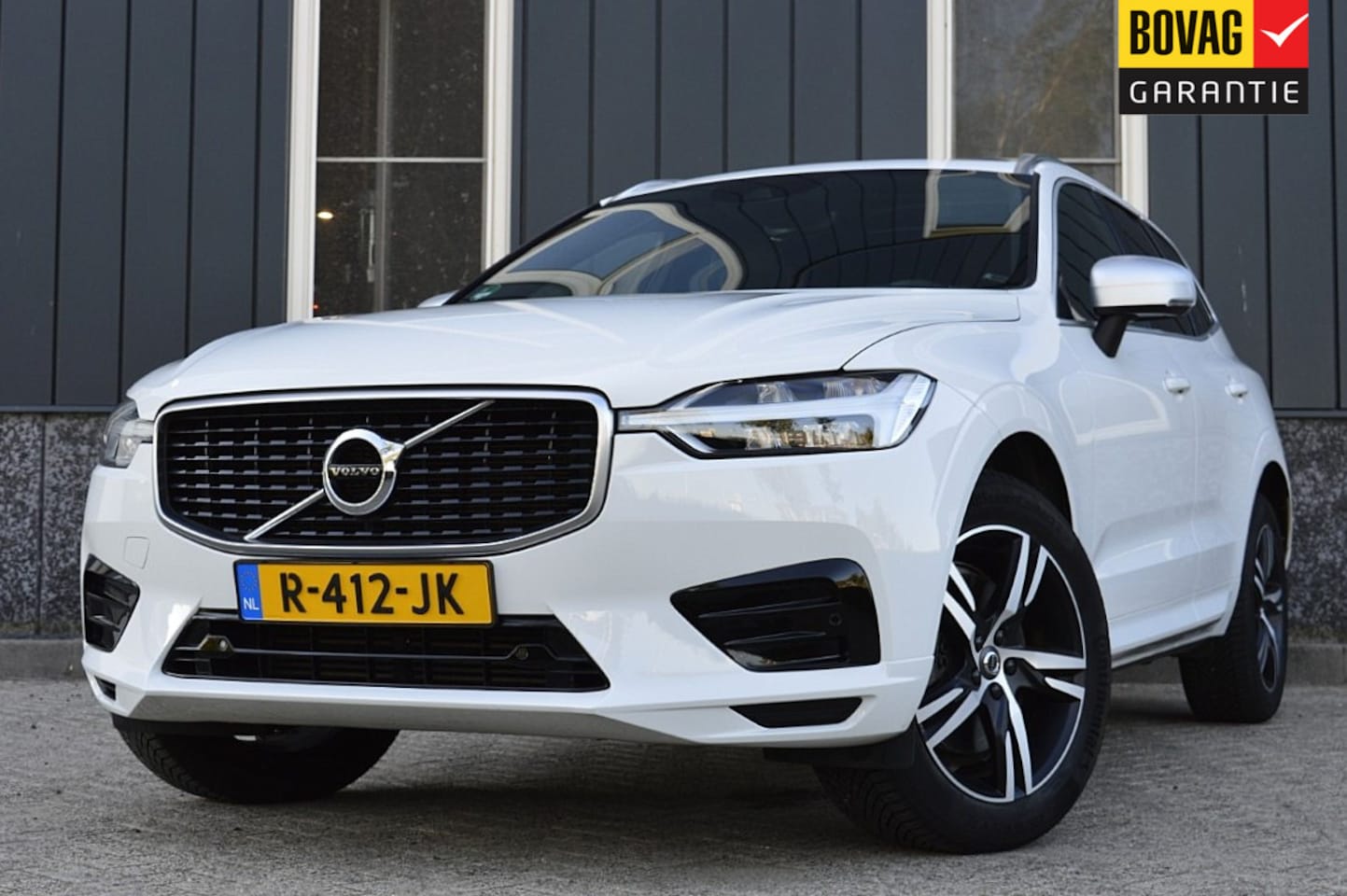 Volvo XC60 - 2.0 T6 AWD R-Design Rijklaarprijs-Garantie Panorama dak Trekhaak Apple/Android Led Camera - AutoWereld.nl