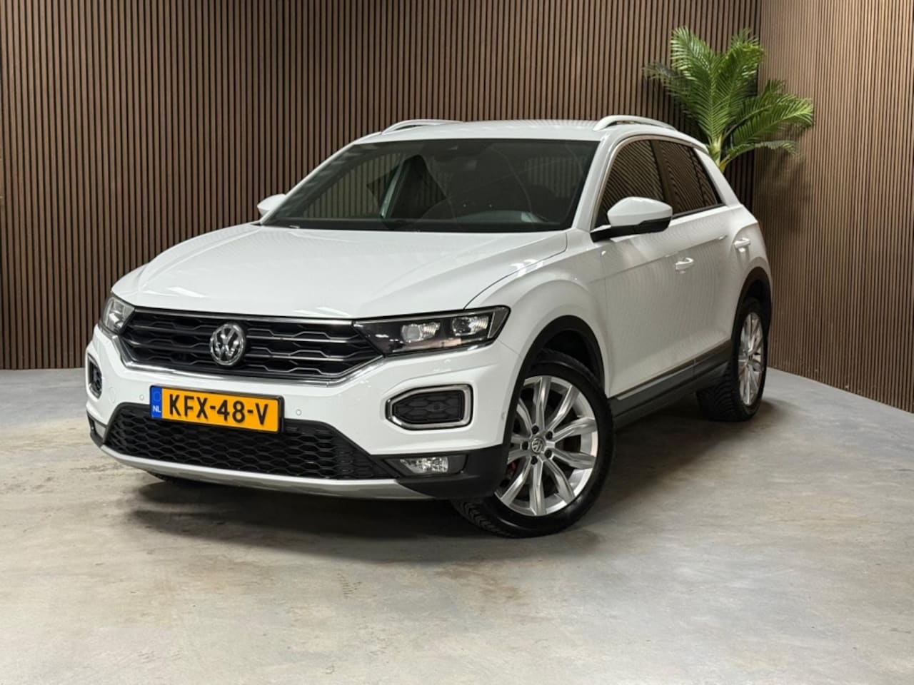 Volkswagen T-Roc - 1.5 TSI Sport BnsR - AutoWereld.nl