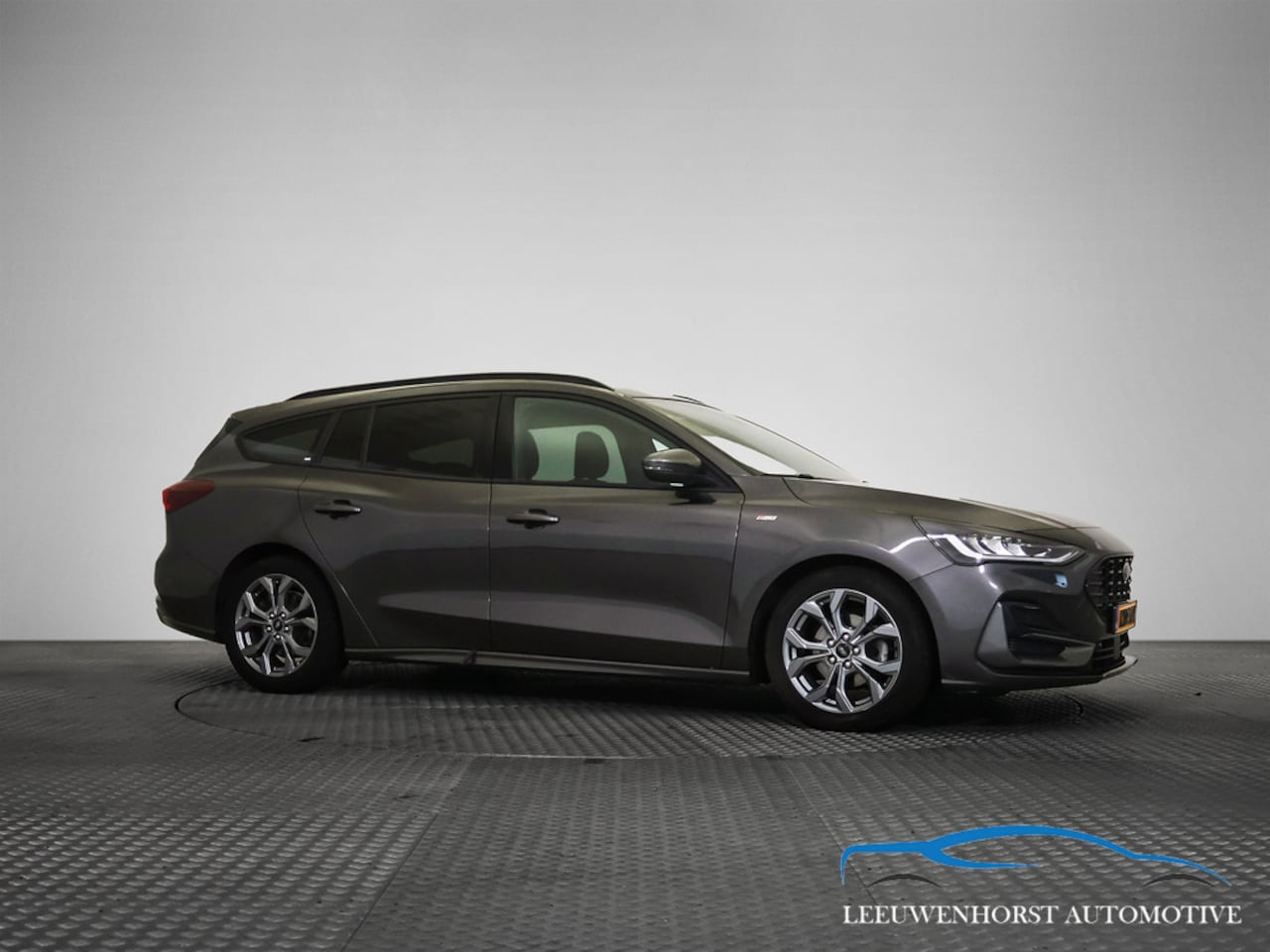 Ford Focus Wagon - 1.0 EcoBoost Hybrid ST Line Stoel-stuur verwarming, Apple carplay, clima, cruise, camera, - AutoWereld.nl