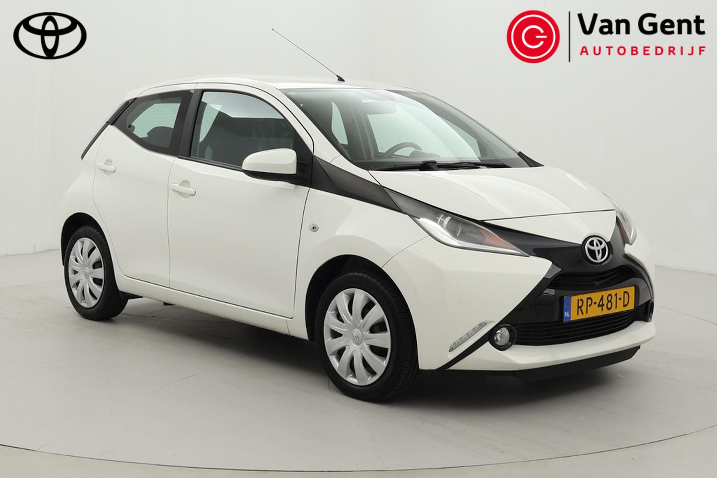 Toyota Aygo - 1.0 VVT-i x-play Automaat | Origineel NL | Navigatie | Airco | Camera | Bluetooth - AutoWereld.nl