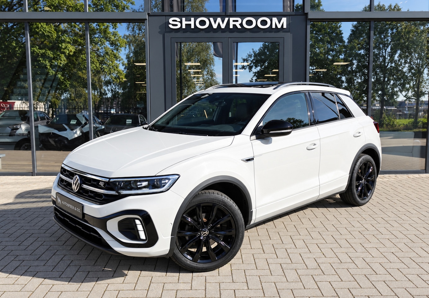 Volkswagen T-Roc - 1.5 TSI R-Line Business+ PANO BEATS ASCOT GREY VOL - AutoWereld.nl