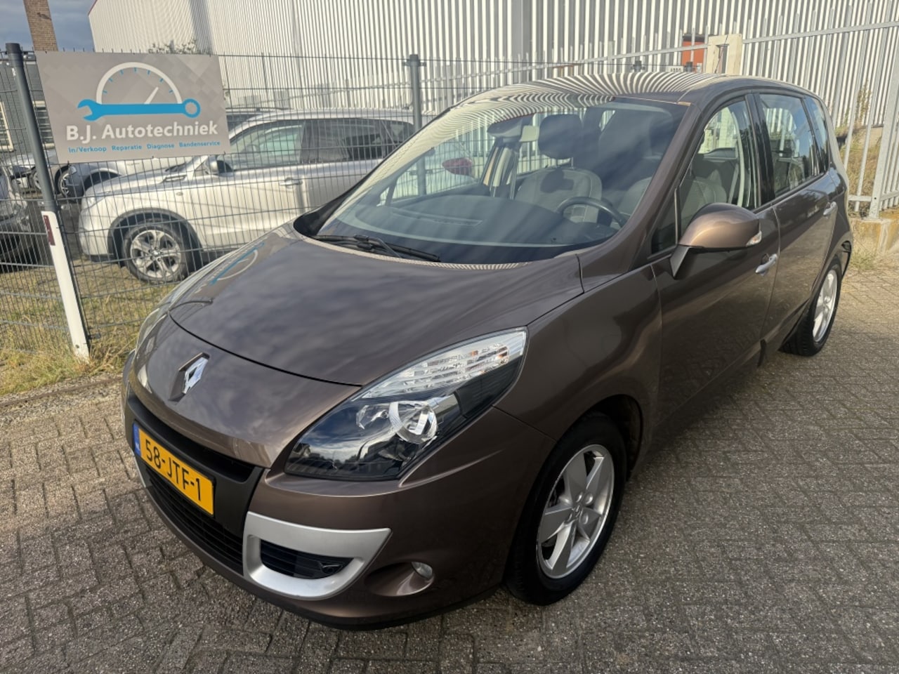 Renault Scénic - 2.0 Dynamique Automaat Airco ecc IZGST !! - AutoWereld.nl