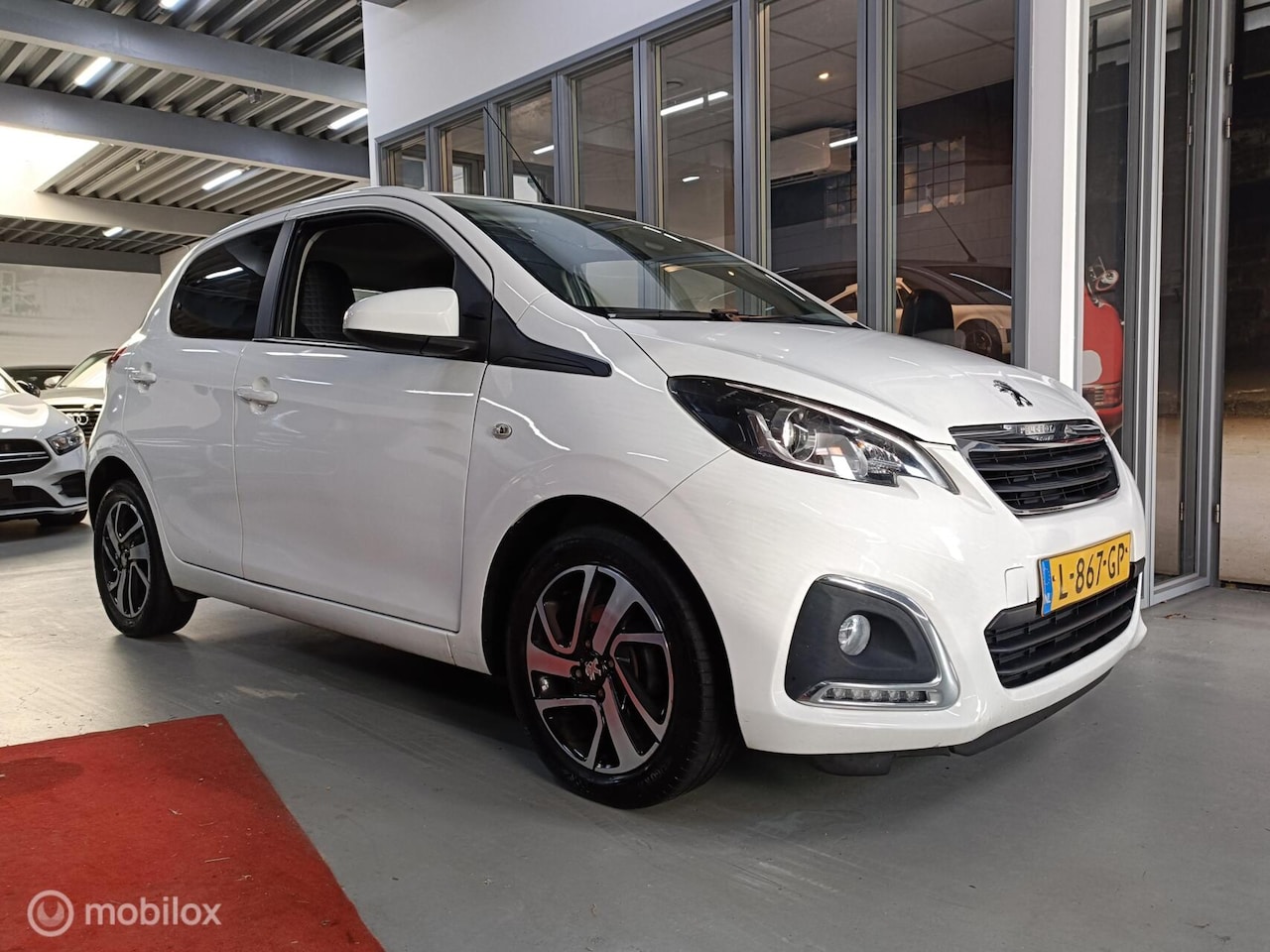 Peugeot 108 - 1.0 e-VTi Allure 2021 CARPLAY AIRCO ELEK RAMEN VELGEN NW APK 5 DEURS - AutoWereld.nl