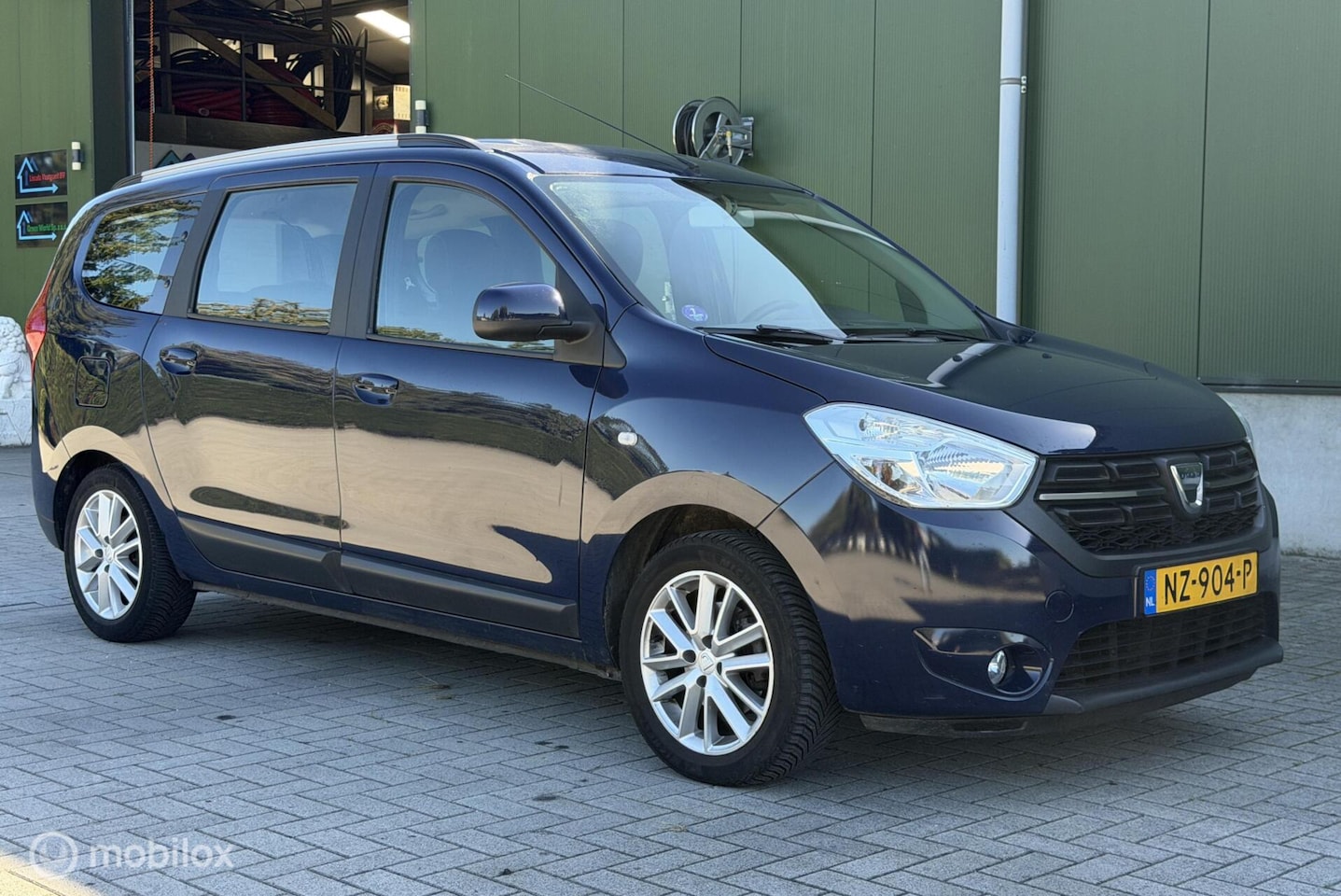 Dacia Lodgy - 1.2 TCe Lauréate 7p. Cruise Airco Trekhaak - AutoWereld.nl