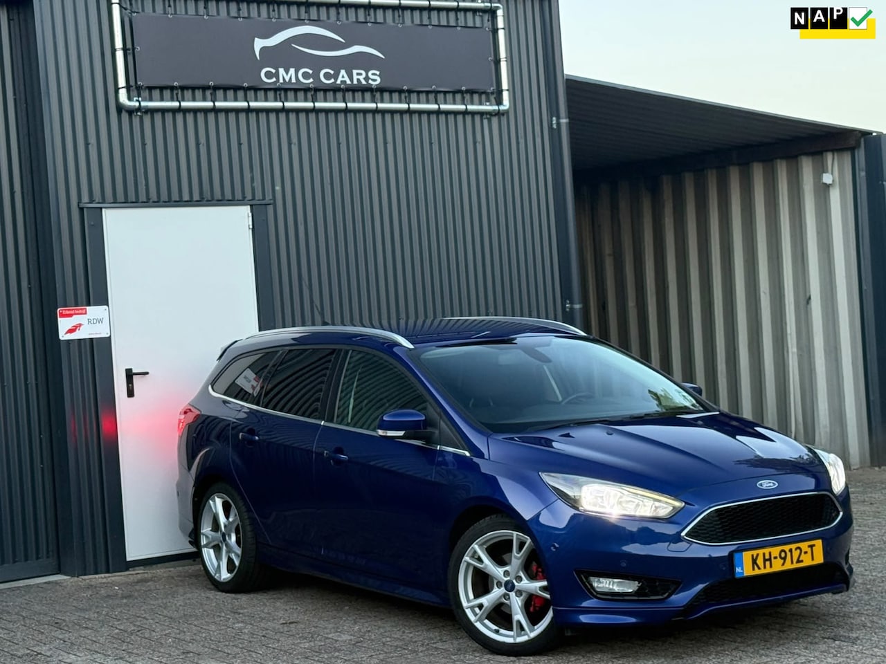 Ford Focus Wagon - 1.0 Titanium RIVISIE BLOK!!!ST-LINE!!AD-KLEPPEN!! - AutoWereld.nl