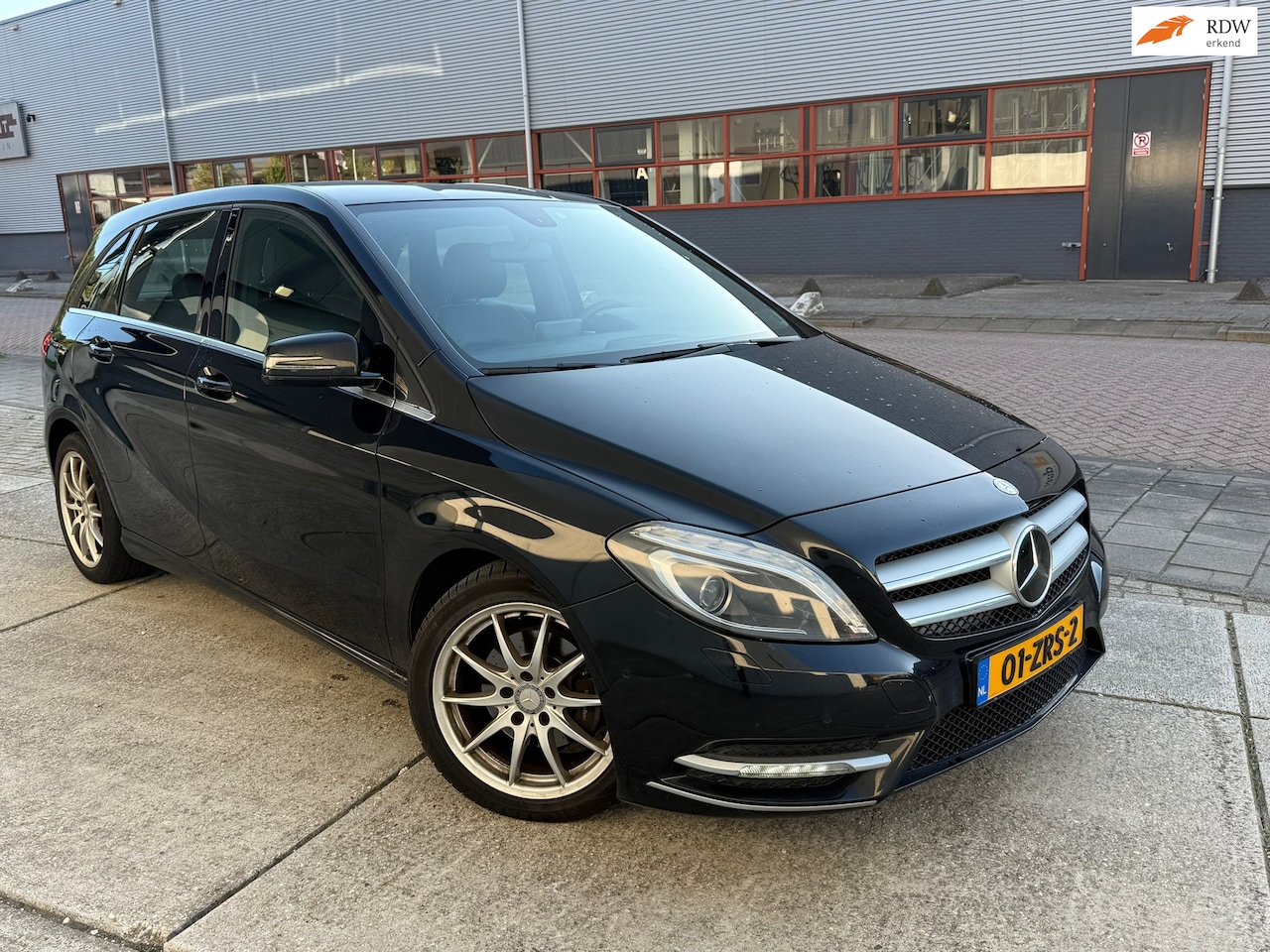 Mercedes-Benz B-klasse - 180 Ambition 2e eigenaar automaat Clima Half Leer - AutoWereld.nl