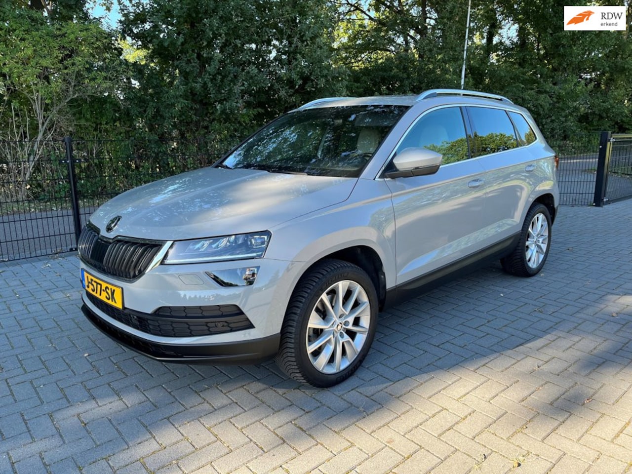 Skoda Karoq - 1.5 TSI ACT Style Business leer panoramadak - AutoWereld.nl