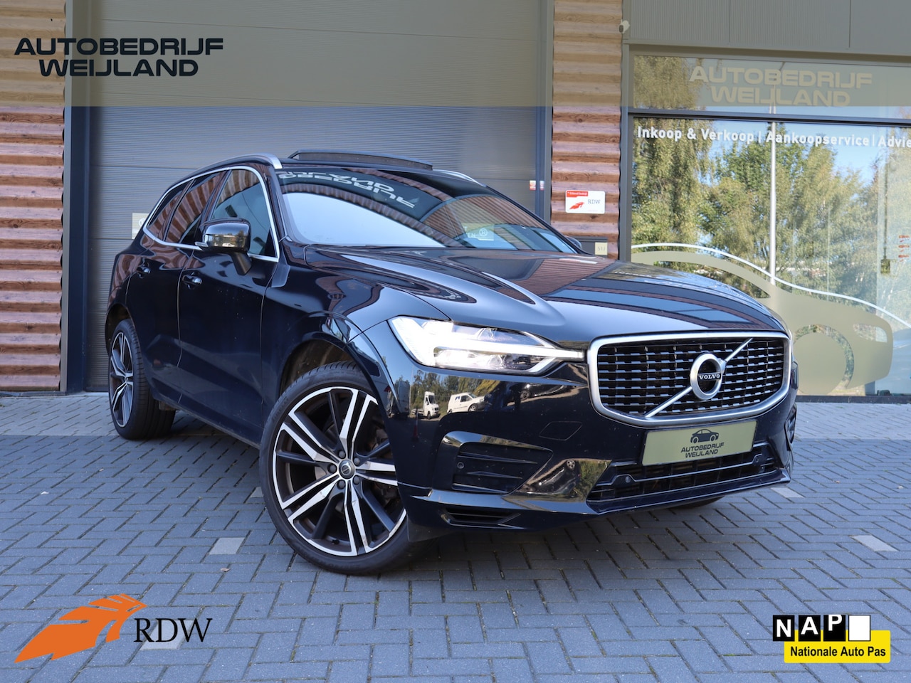 Volvo XC60 - 2.0 T5 AWD R-Design I 2de eig. I R-Design I Winterpakket I Blis I 21" I Leer I Camera I Pa - AutoWereld.nl