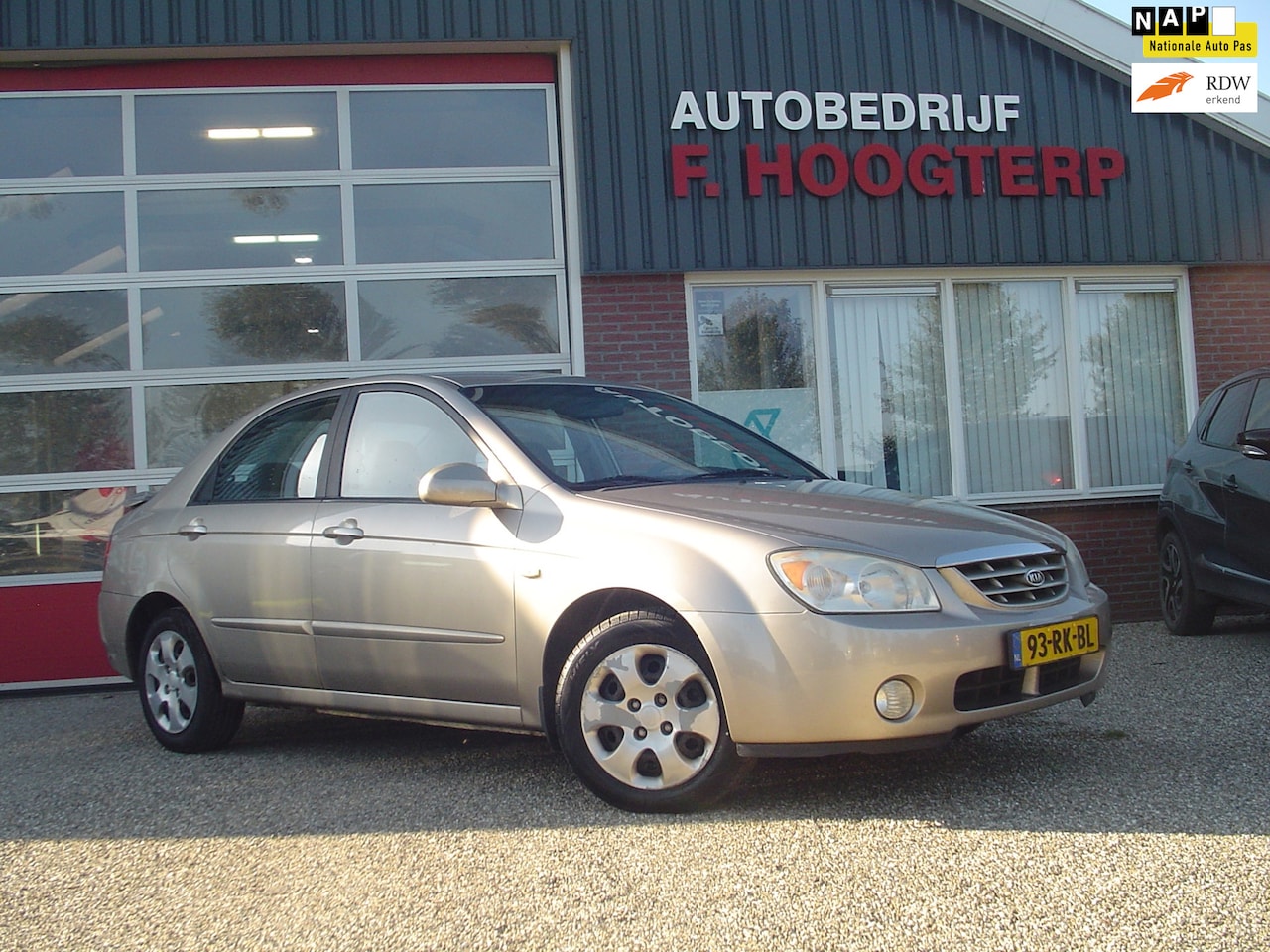 Kia Cerato - 2.0-16V EX / Automaat / Airco / Cruise controle / trekhaak - AutoWereld.nl