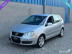 Volkswagen Polo - 1.4-16V AUTOMAAT|Navi|NW Riem|Park Sensoren|LM Velgen|Stoelverwarming|Clima|Luxe Uitvoerin