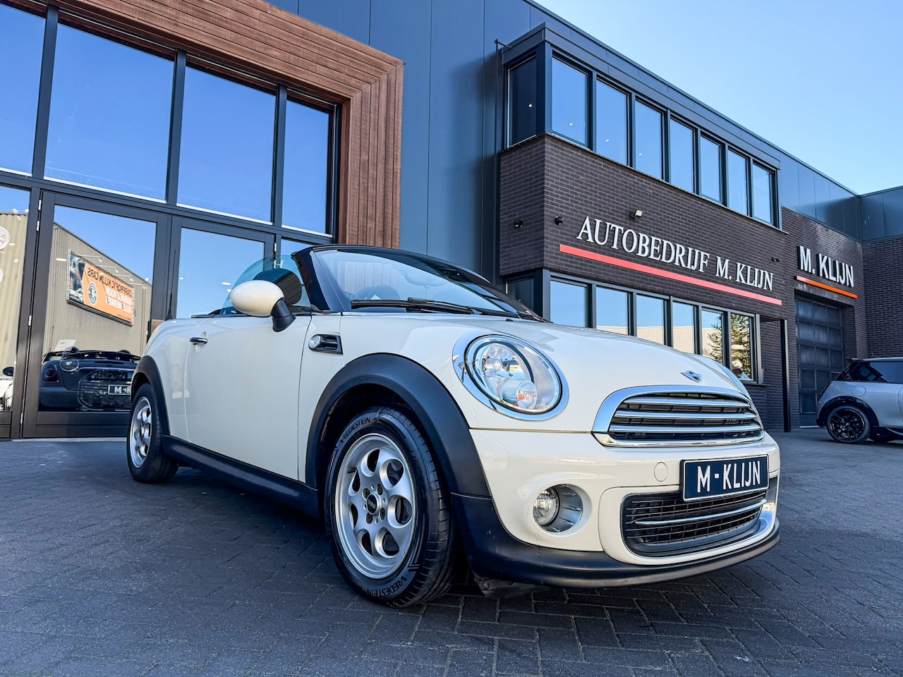 MINI Cabrio - 1.6 Cooper Pepper Roadster 122pk/1e eigenaar/Elektrische kap/Nap - AutoWereld.nl