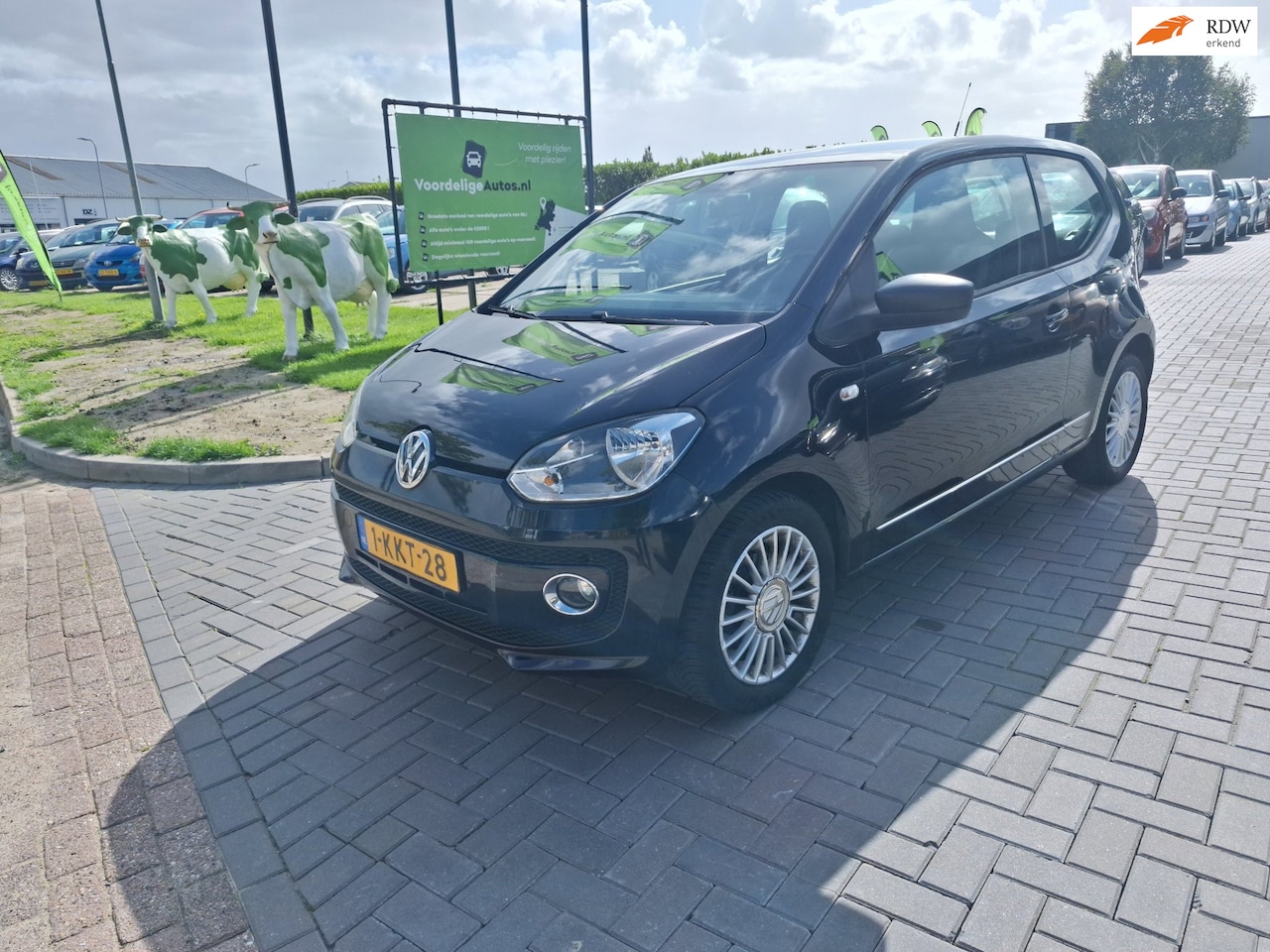 Volkswagen Up! - 1.0 high up! / Leuke zuinige auto / APk sept 2027 - AutoWereld.nl
