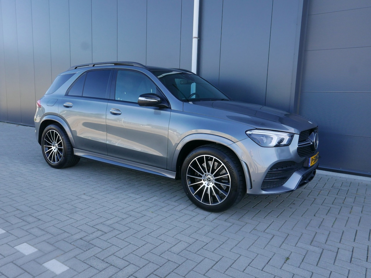 Mercedes-Benz GLE-Klasse - 350 e 4MATIC Premium Plus AMG PANORAMADAK,LUCHTVERING,TREKHAAK. - AutoWereld.nl
