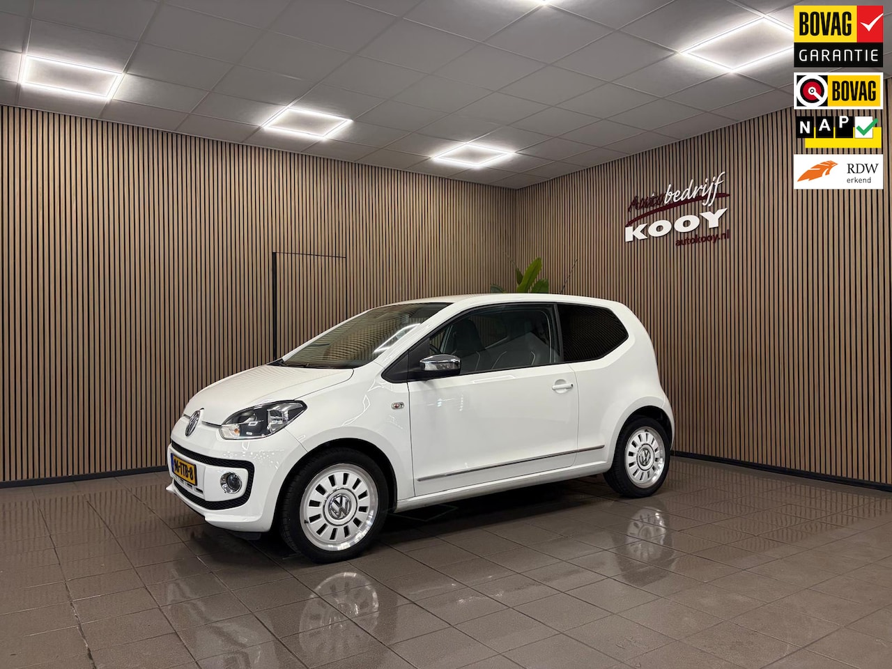Volkswagen Up! - 1.0 high up! BlueMotion * Airco / Stoelverwarming / Leder / LM Velgen / NL Auto * - AutoWereld.nl
