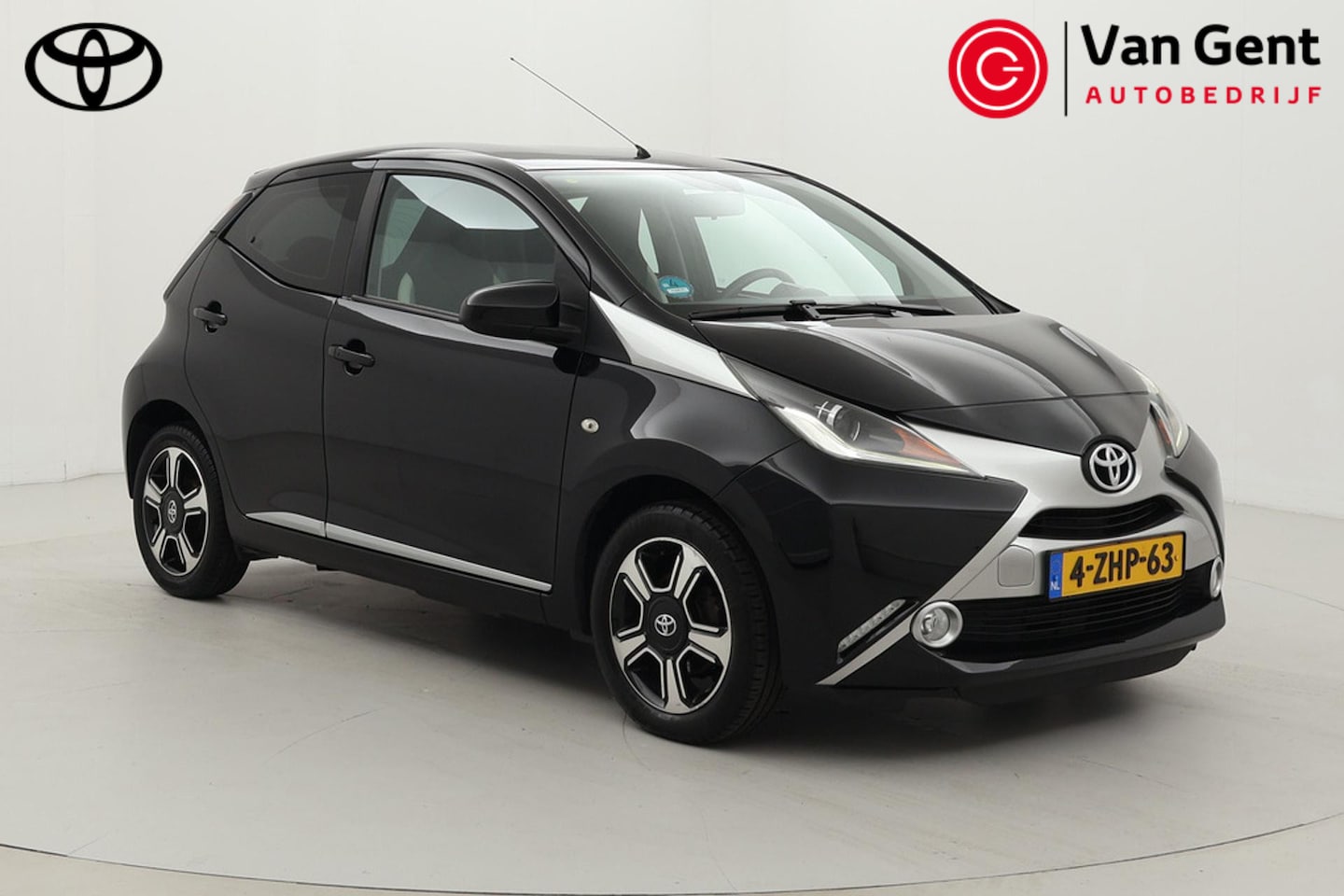 Toyota Aygo - 1.0 VVT-i x-clusiv | Volledige dealerhistorie | Fietsensteun | Navigatie | Keyless | Leder - AutoWereld.nl