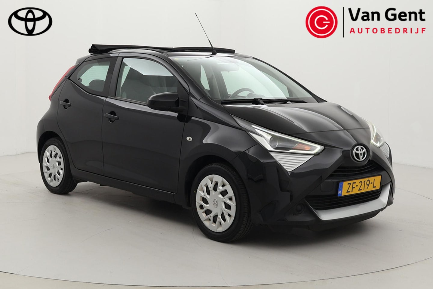 Toyota Aygo - 1.0 VVT-i x-play | Elektrisch vouwdak | Fietsensteun | Apple Carplay / Android Auto | Airc - AutoWereld.nl