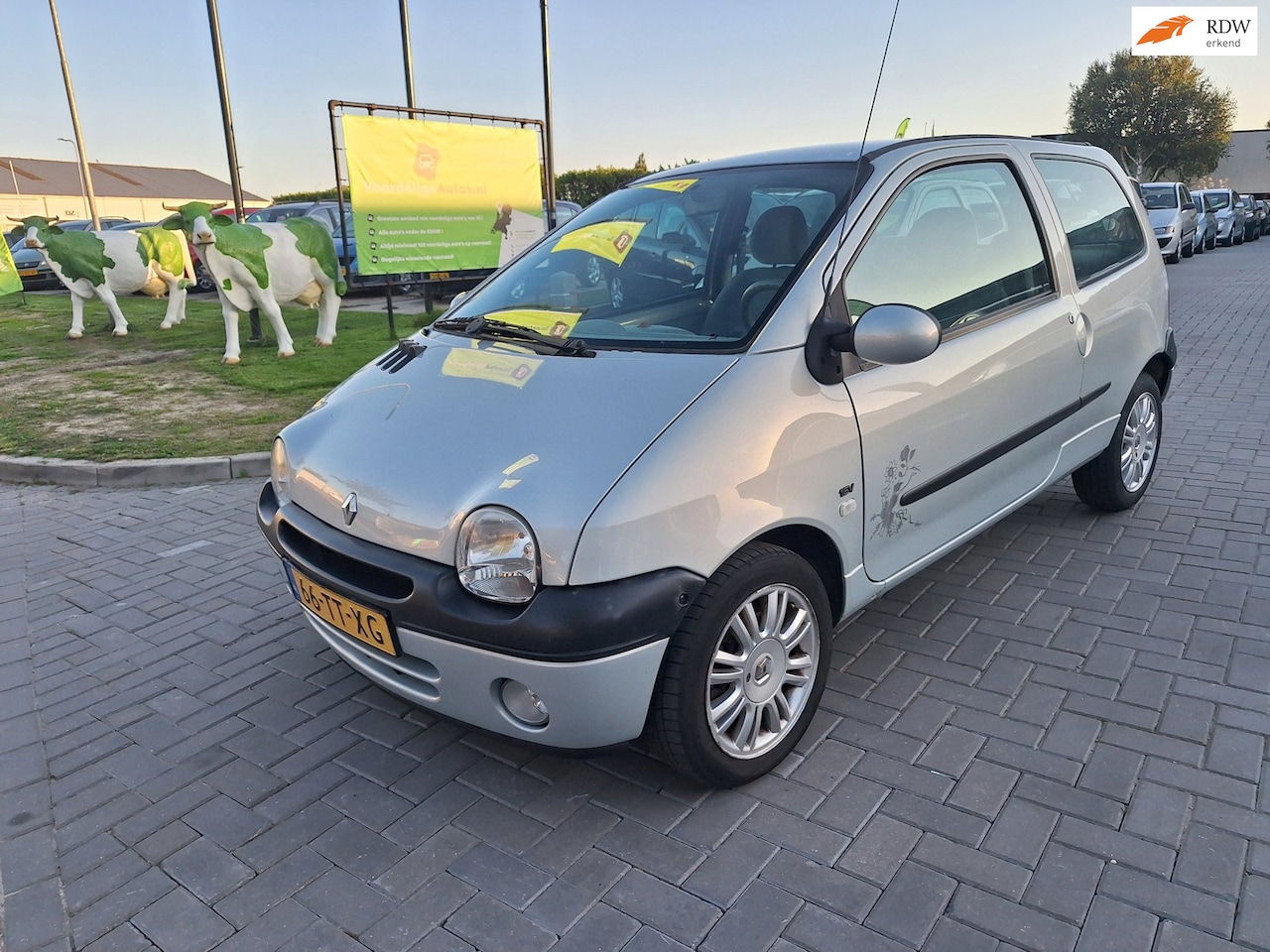 Renault Twingo - 1.2-16V Paris / Nette auto / APK t/m september 2027 - AutoWereld.nl