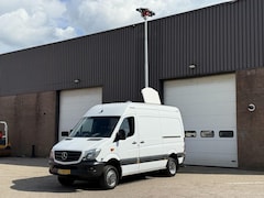 Mercedes-Benz Sprinter - 519 CDI / 4x4 / Automaat / 6 cilinder / Ex Politie / Lichtmast / Inrichting / Special