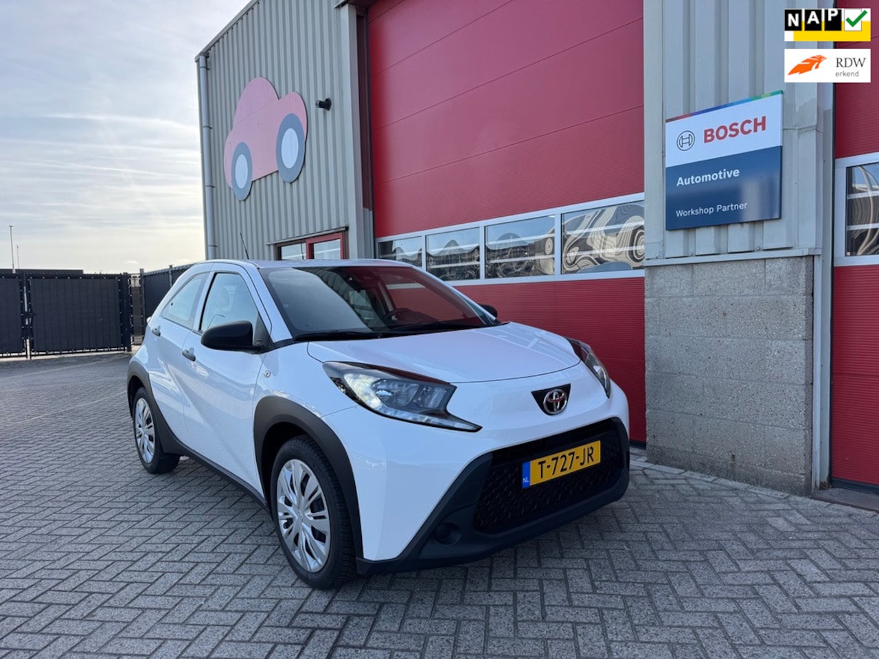 Toyota Aygo X - 1.0 VVT-i MT 1.0 VVT-i MT,Airco, Cruise controle, Lane Assist, 1e eigenaar, Boekjes aanwezig - AutoWereld.nl
