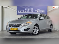 Volvo V60 - 1.6 T3 Momentum Volledig Onderhouden Trekhaak Leer APK 09-2027 Garantie