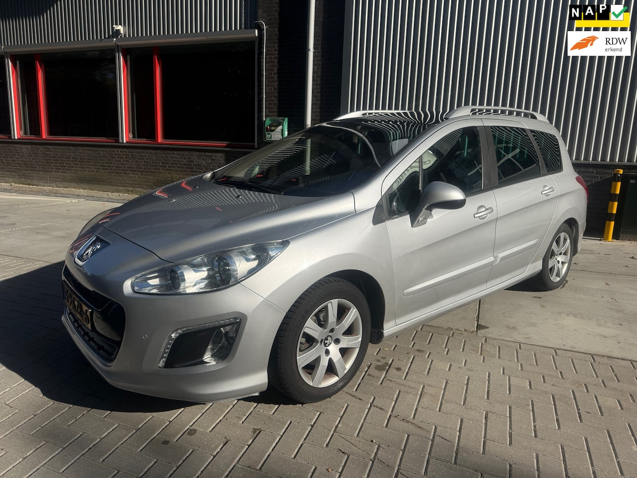 Peugeot 308 SW - 1.6 VTi Première NAVI PANO - AutoWereld.nl