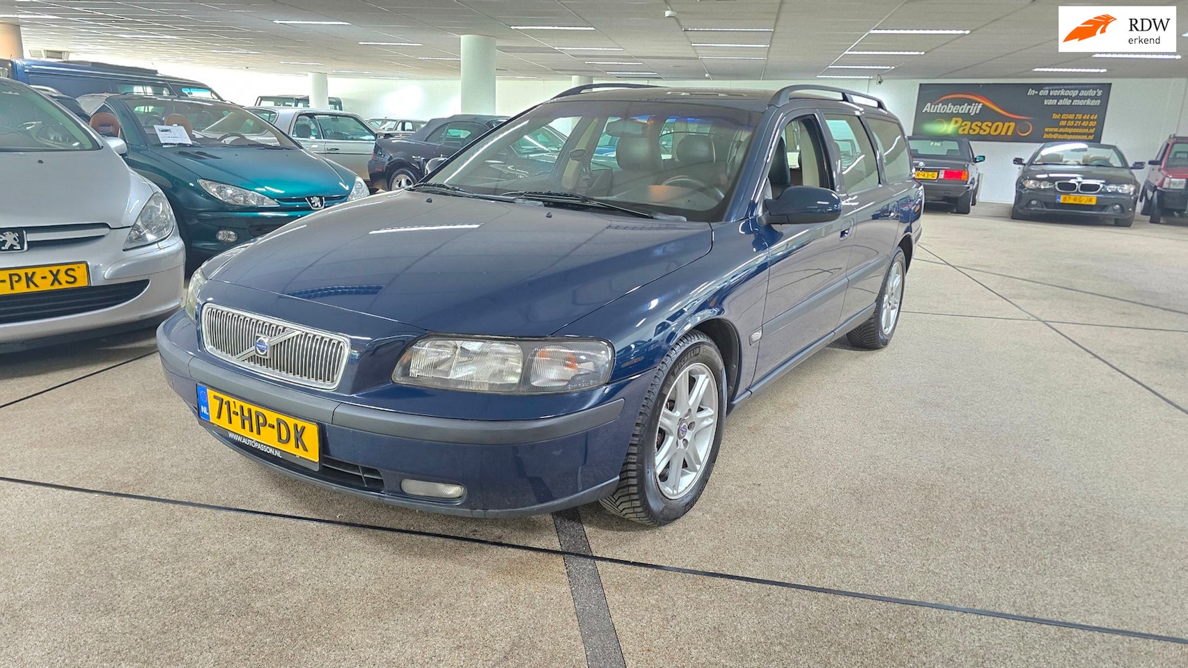 Volvo V70 - 2.4 Comfort Line Extreem goed onderhouden!!! 183.000dkm Nap!!! Nieuwe apk! Automaat!!Young - AutoWereld.nl