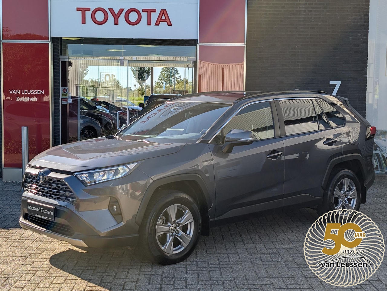 Toyota RAV4 - 2.5 Hybrid AWD LM-VELGEN PARK-SENSOREN STOELVERW APPLE/ANDROID AD-CRUISE CAMERA DAB+ - AutoWereld.nl