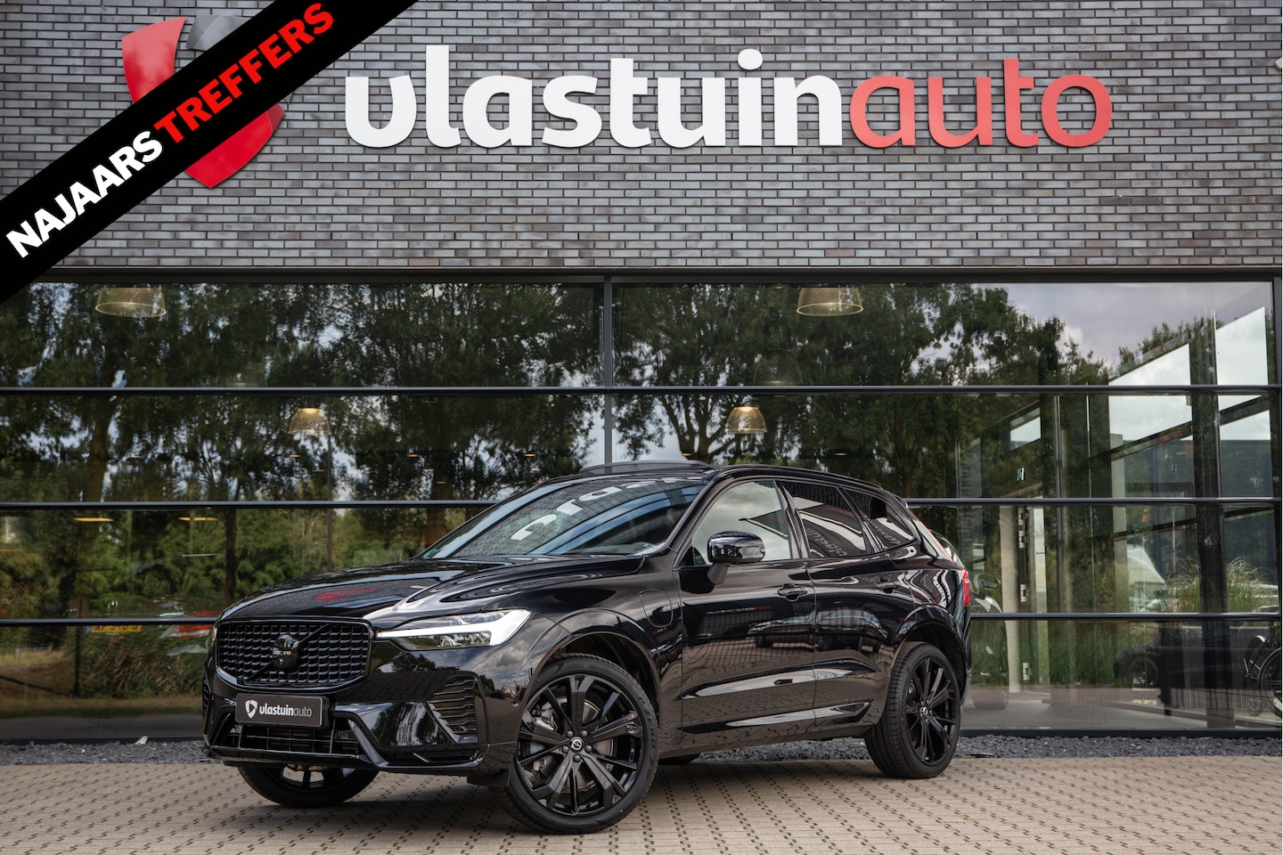 Volvo XC60 - 2.0 T8 Plug-in hybrid AWD Plus Black Edition 2.0 T8 Plug-in hybrid AWD Plus Black Edition , Luchtvering, Panoramadak, Harman&Kardon, 36 - AutoWereld.nl