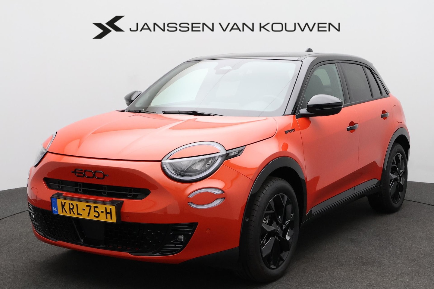 Fiat 600e - Sport 54 kWh stoelmassage el. verwarmbare stoelen luxe interieur - AutoWereld.nl