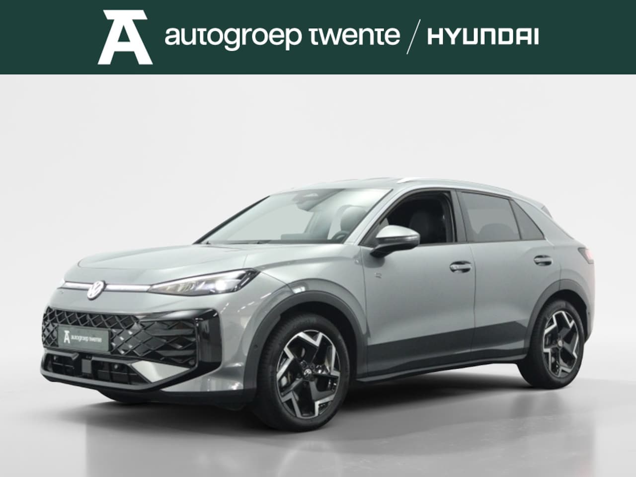 Volkswagen T-Roc - 1.5 eTSI R-Line | All season | Trekhaak | Navi | Camera | Sfeerverlichting - AutoWereld.nl