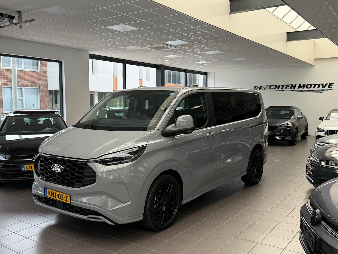 Ford Tourneo Connect - Titanium PHEV L2 8p / Panorama / memory / led / ca - AutoWereld.nl