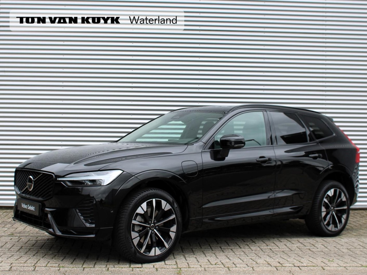 Volvo XC60 - 2.0 T6 Plug-in hybrid AWD Ultra Dark Automaat / Panoramadak / 360* camera / Trekhaak / Pri - AutoWereld.nl