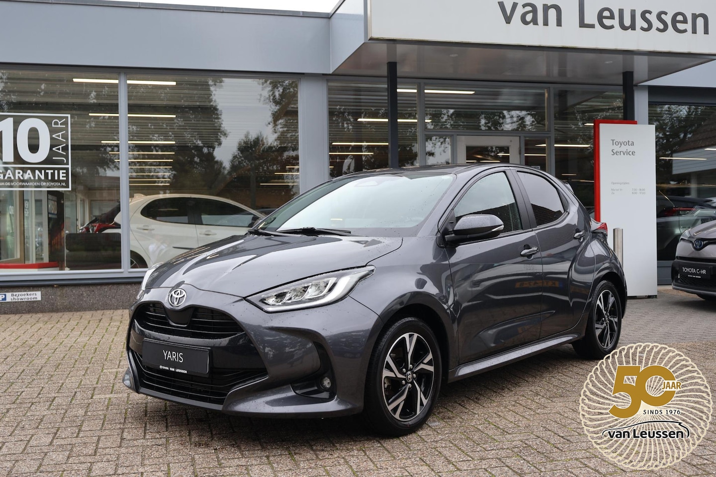 Toyota Yaris - 1.5 Hybrid 115 STYLE STUUR&STOELVERW LED LM-VELGEN AD CRUISE APPLE/ANDROID CAMERA - AutoWereld.nl