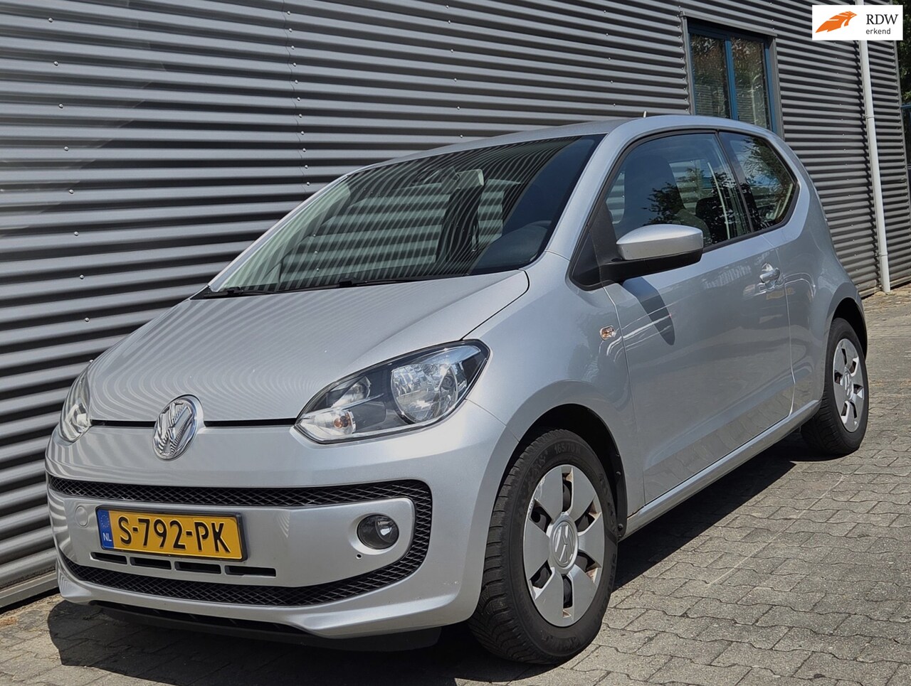 Volkswagen Up! - 1.0 high up! BlueMotion 04-2013 Reflex Silver Metallic - AutoWereld.nl