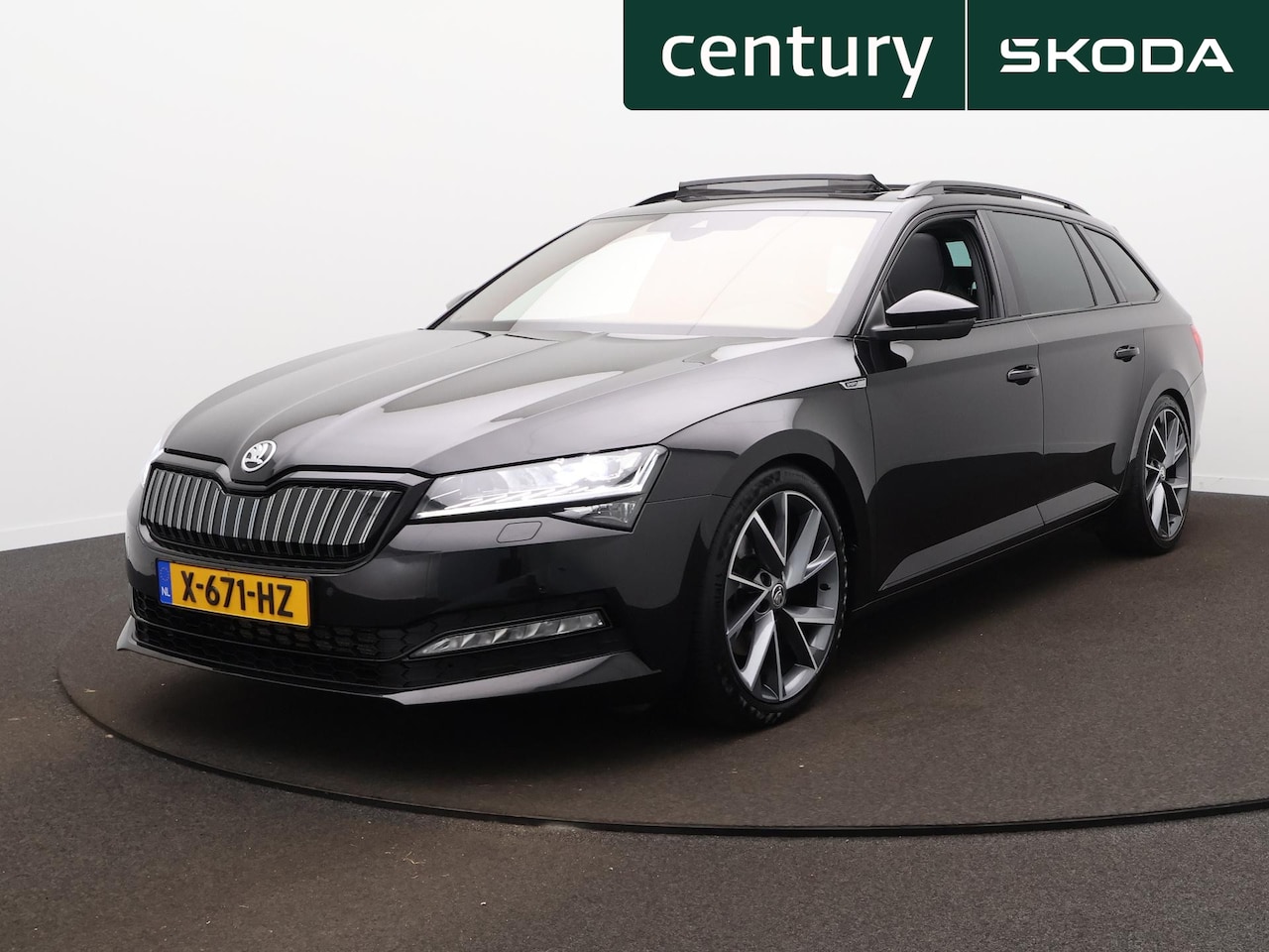 Skoda Superb Combi - 1.4 TSI iV Sportline Business | Panodak | 360 Camera | Zwenkbare trekhaak | Elek. Stoelen - AutoWereld.nl