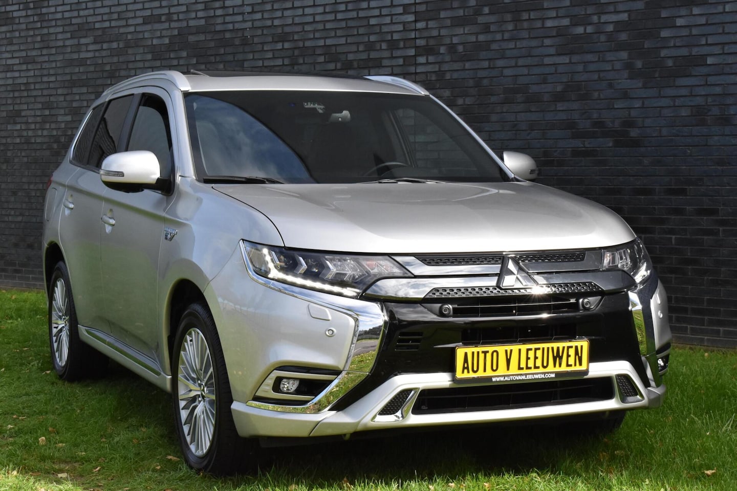 Mitsubishi Outlander - 2.4 PHEV Diamand Edition LEDER VOL! 360º/PANORAMADAK/CAMERA/ACC/ETC,! - AutoWereld.nl