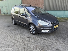 Ford Galaxy - 2.0-16V Ghia 7 persoons