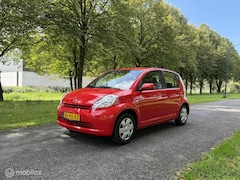 Daihatsu Sirion 2 - 1.3-16V Comfort*VOL AUTOMAAT*AIRCO*ELEKT.RAMEN