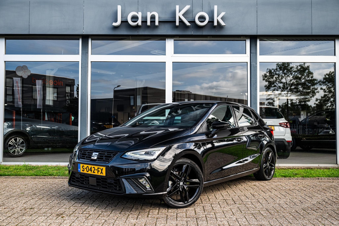 SEAT Ibiza - 1.0 TSi 115pk FR Business Intense | Beats | Alcantara | Camera - AutoWereld.nl
