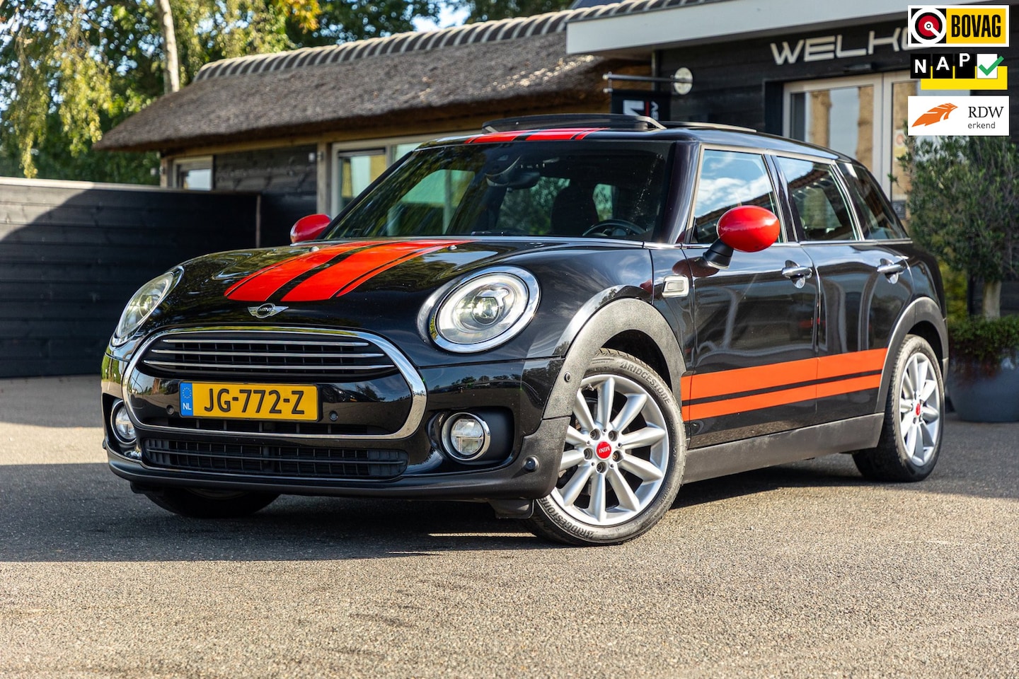 MINI Clubman - 1.5 Cooper Chili Serious Business Panoramadak I Leder Alcantara I Sportstoelen I Navigatie - AutoWereld.nl