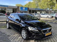 Volvo V40 Cross Country - 1.5 T3 Polar+ Luxury DAB Pano Keyless Harman Kardon