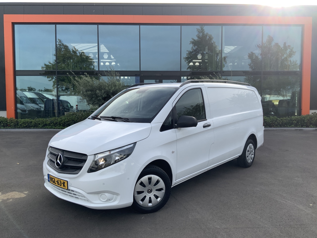Mercedes-Benz Vito - 110 CDI Functional Lang Airco Navi Cruise 3 Zits Euro 6 - AutoWereld.nl