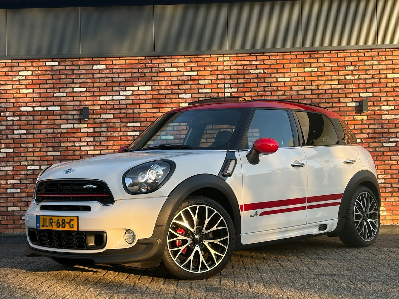 MINI Countryman - 1.6 John Cooper Works ALL4 218PK Pano Leer Harman/Kardon Pdc Voll.Onderhouden! - AutoWereld.nl