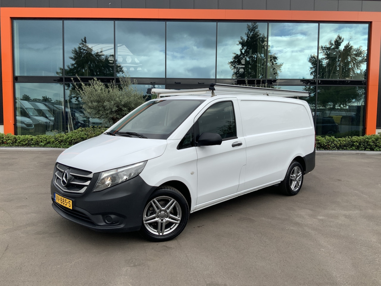 Mercedes-Benz Vito - 111 CDI Functional Lang Airco 3 Zits Navi Imperiaal Trekhaak 2000 kg Alu Velg Euro 5 - AutoWereld.nl