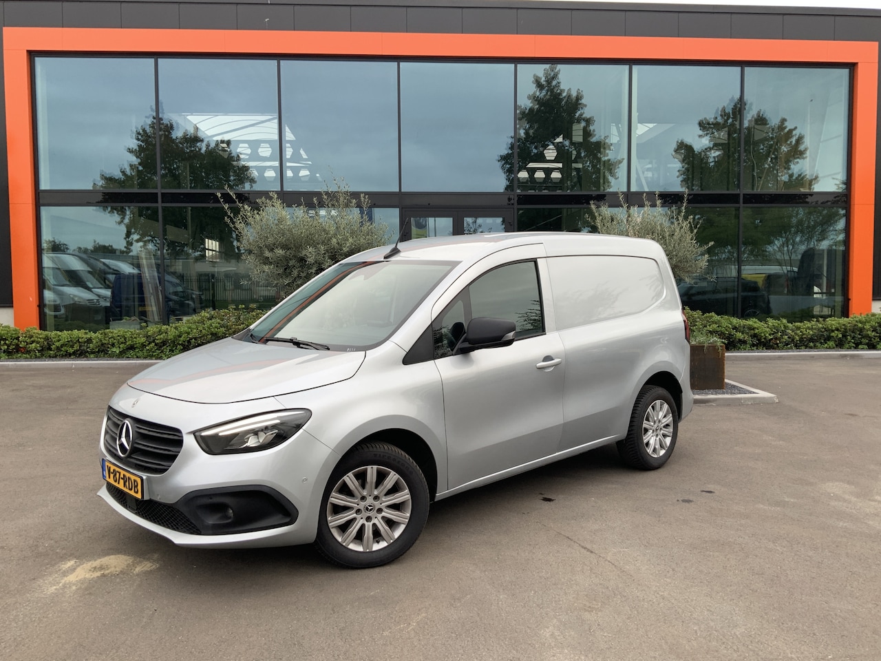 Mercedes-Benz Citan - Benzine 110 L1 Base Benzine Airco Cruise Scherm Navi Alu Velg Euro 6 - AutoWereld.nl
