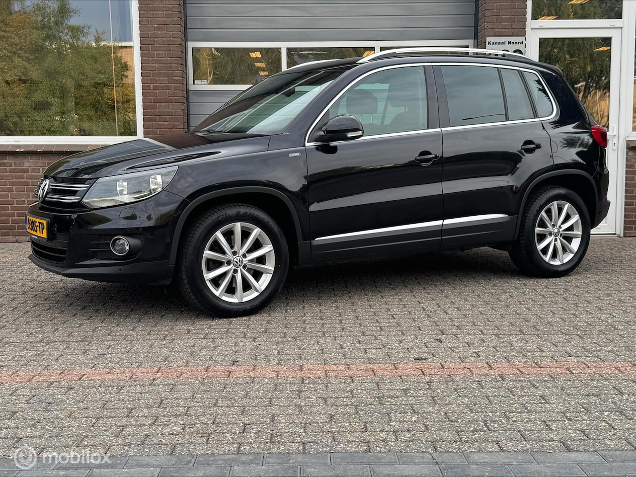 Volkswagen Tiguan - 1.4 TSI Sport&Style NAVI/PANO/AIRCO/CRUISE - AutoWereld.nl