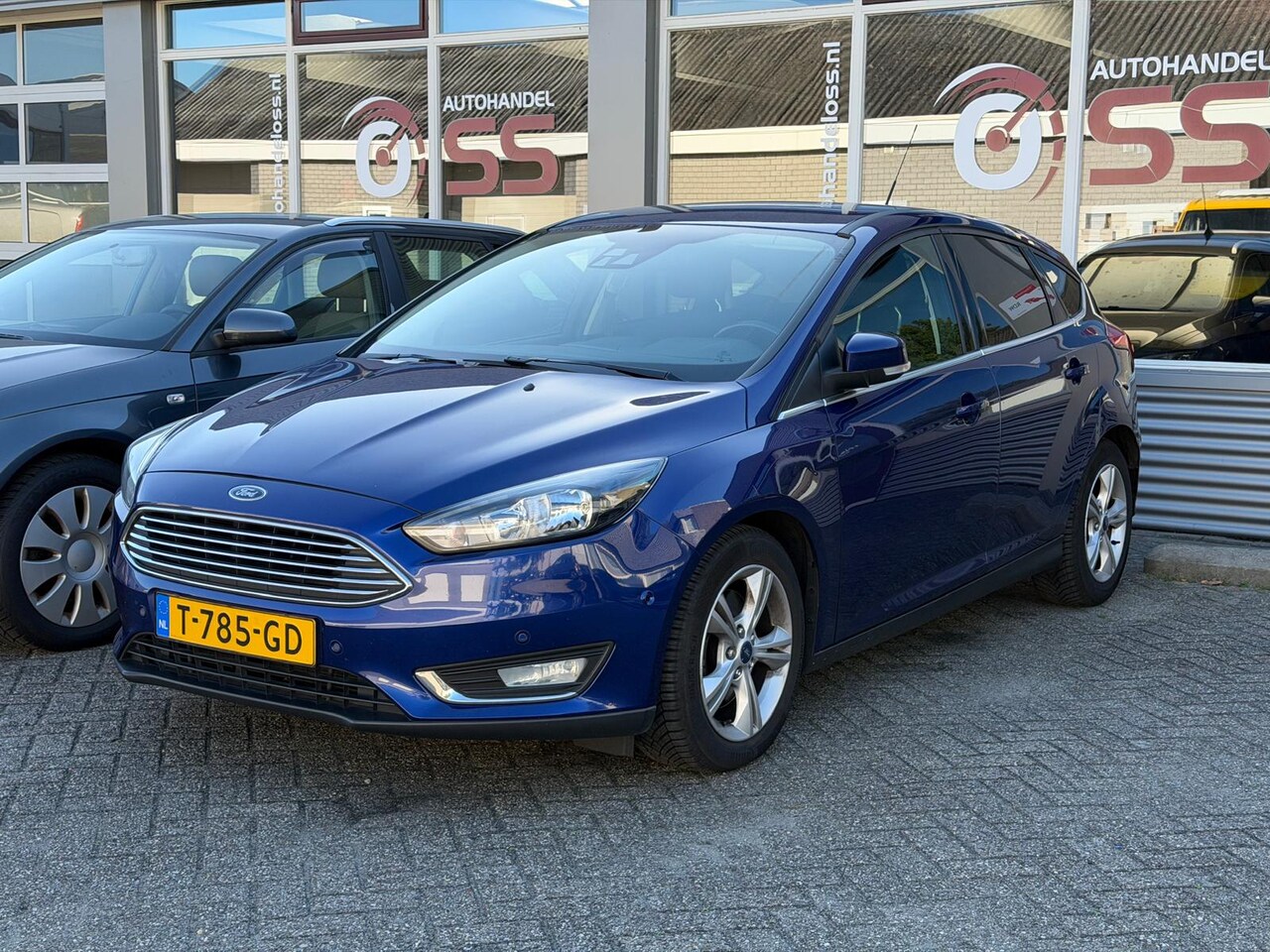 Ford Focus - 1.5 Titanium 183 PK NAVI CRUISE INPARK AIRCO LMV - AutoWereld.nl