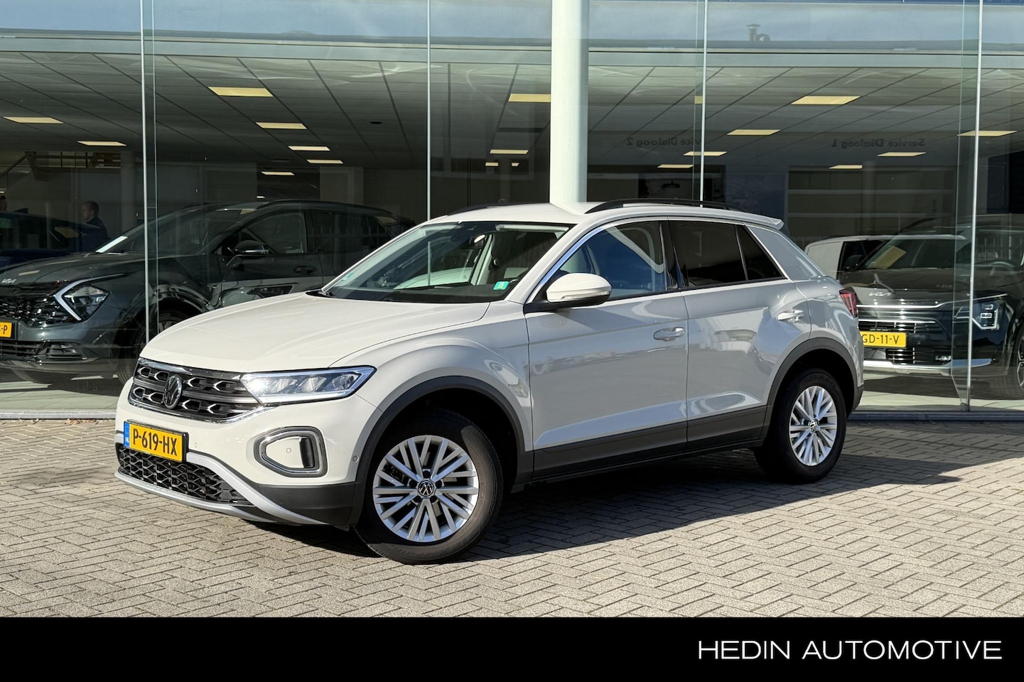Volkswagen T-Roc - 1.0 TSI Life Business | Nav | Camera | Trekhaak | Adaptive Cruise | Stoel verw. | - AutoWereld.nl