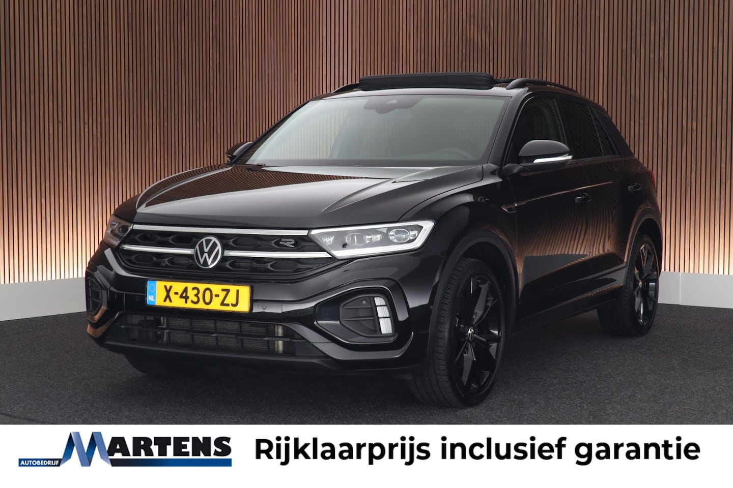 Volkswagen T-Roc - 1.5 TSI 150pk DSG R-Line Business Black Style Panoramadak Trekhaak Camera Navigatie Beats - AutoWereld.nl